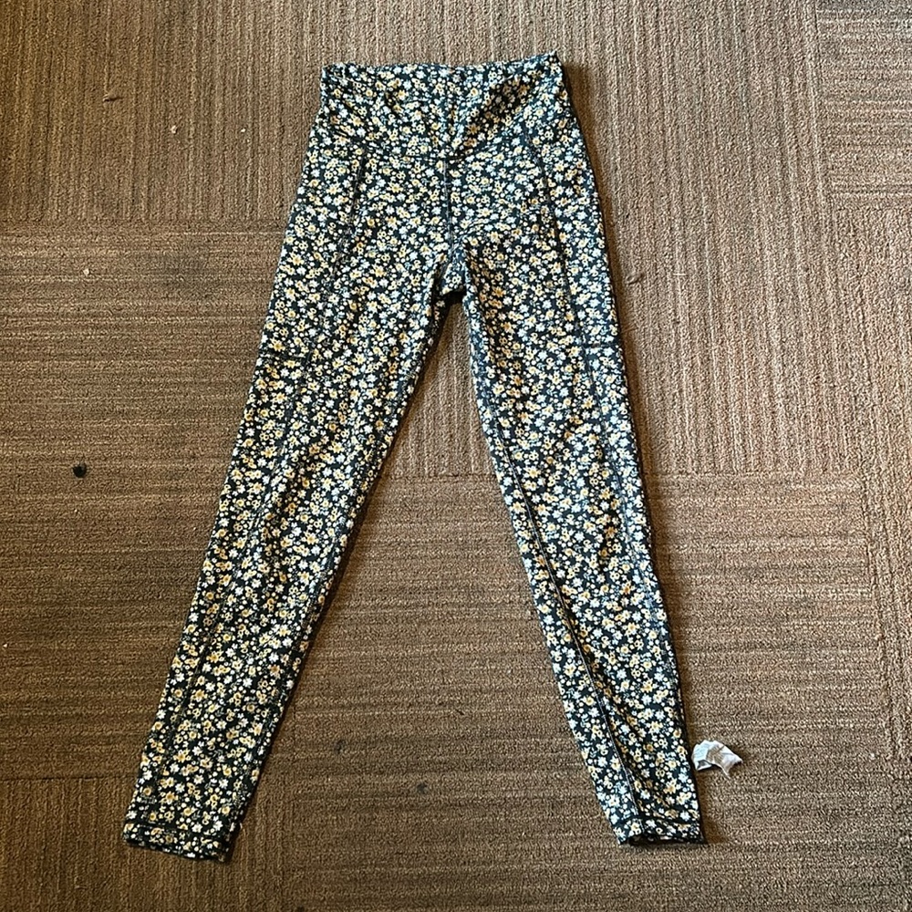 Aeropostale Women’s Size S Black and Floral Leggings